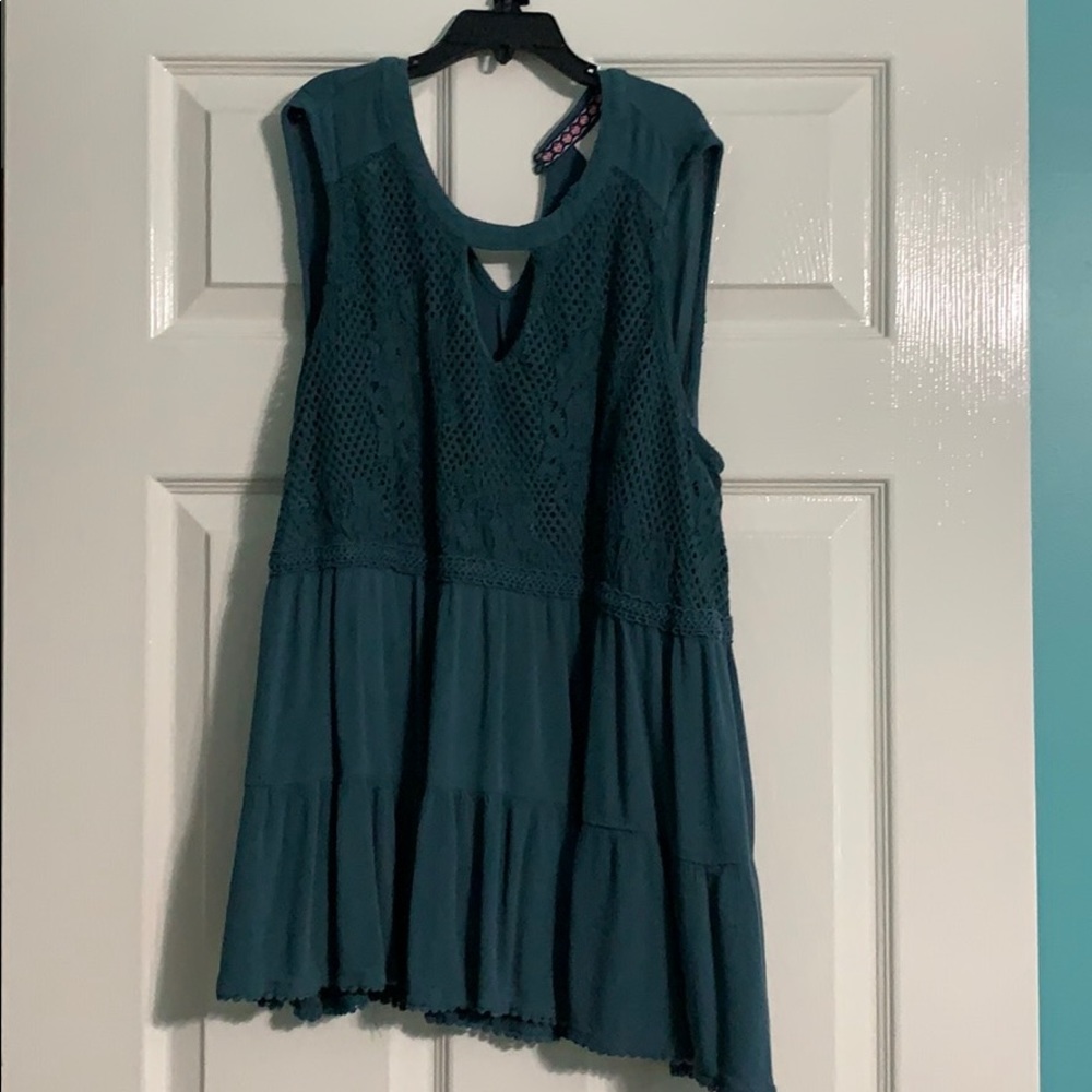 Sleeveless green top dressy